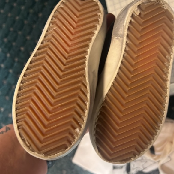 Worn once baby golden goose sneakers size 21! Perfect condition with box & book - Picture 7 of 8
